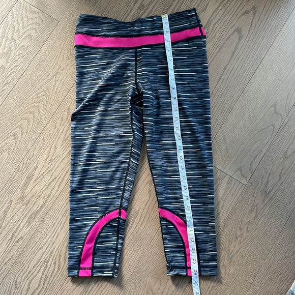 Inner Spirit Gray Striped Cropped Leggings Workout Pants Size PXS - Picture 4 of 6